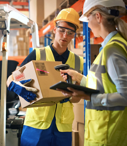 Zwei Logistik-Angelstellte hp